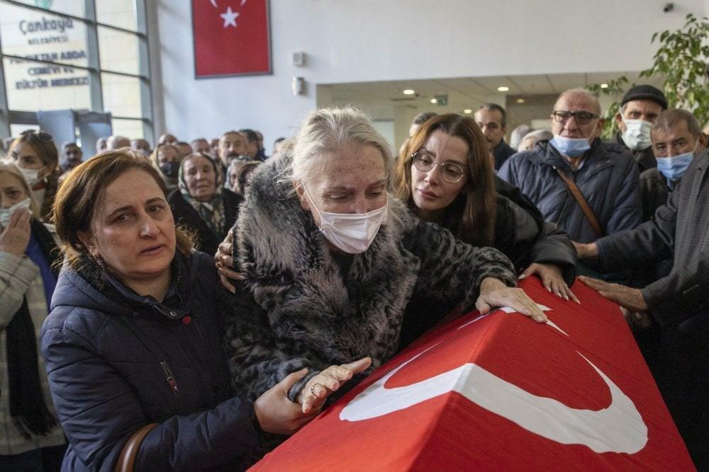 De vader van Özge Ulusoy nam afscheid van zijn laatste reis