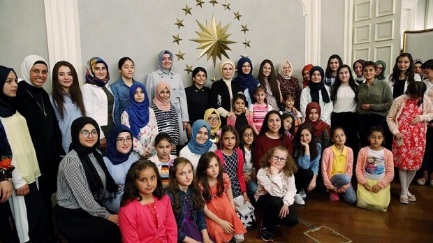 Met de oproep van First Lady Erdoğan kwamen 8 ministeries in actie voor kinderen!