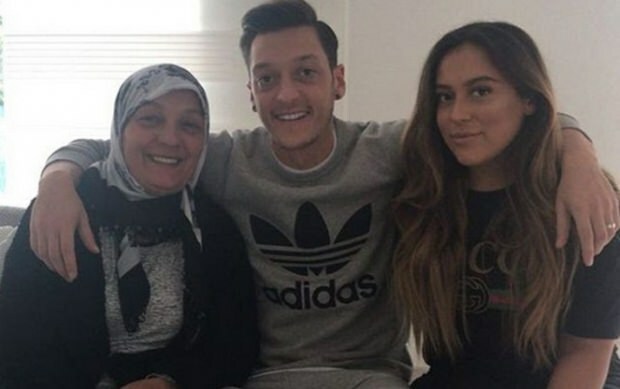 Dit is hoe Mesut Özil zijn armoedejaren omschreef