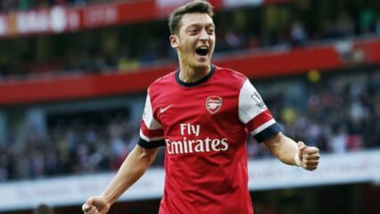 Delen met de Kaaba-cover van Mesut Özil!