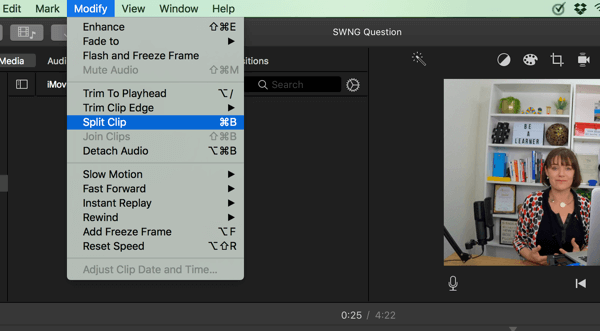 Splits in iMovie uw video in segmenten door Modify> Split Clip te selecteren.