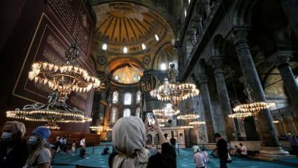 Vreugde van de Ramadan na 87 jaar in de Hagia Sophia-i Kebir-moskee Şerifi