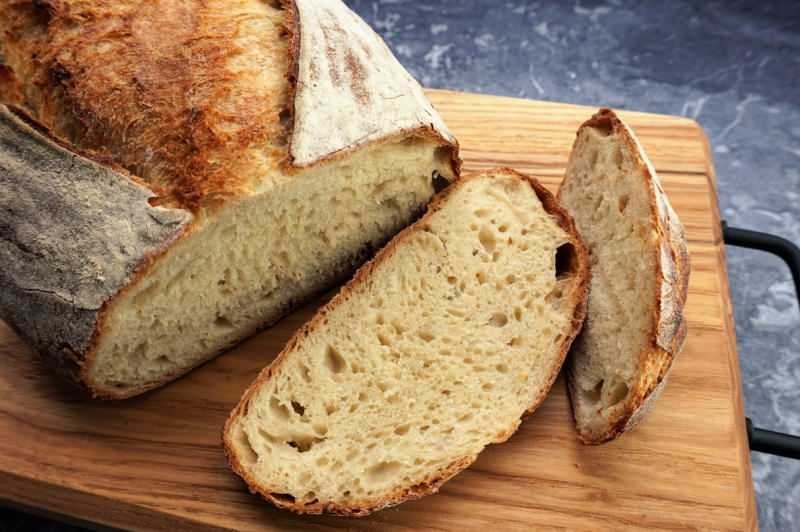 Hoe maak je het makkelijkste brood? Broodrecept dat lange tijd niet muf was. Brood op ware grootte