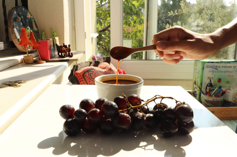 Hoe maak je druivenmelasse thuis en wat zijn de voordelen van druivenmelasse? Melasse trucs