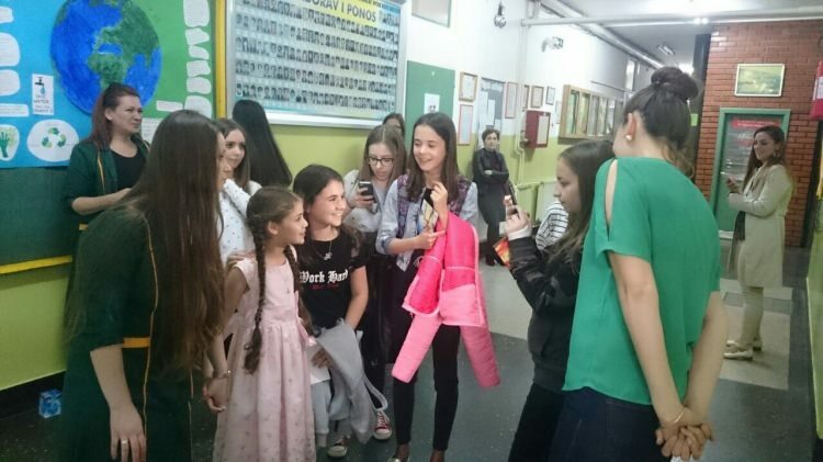 Bosnische kinderen ontmoeten Elif