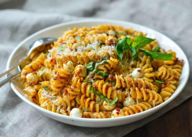 Hoe maak je pasta met tomatensaus? Het gemakkelijkste recept voor tomatenpasta
