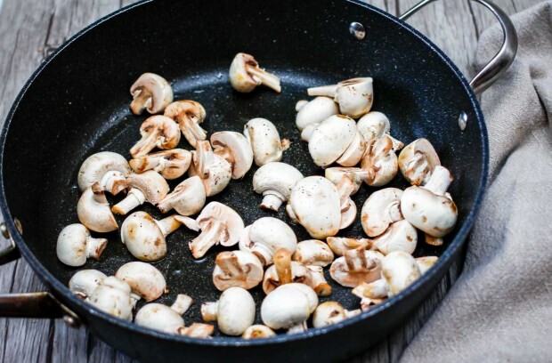 Hoe maak je de gemakkelijkste champignonsaus? Tips om thuis champignons te bakken