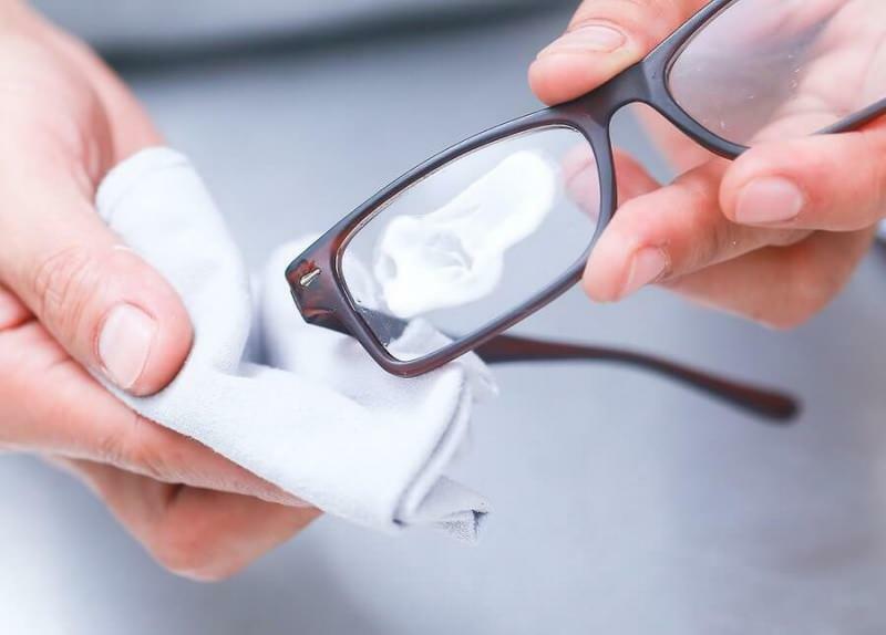 hoe krassen op een bril te verwijderen?