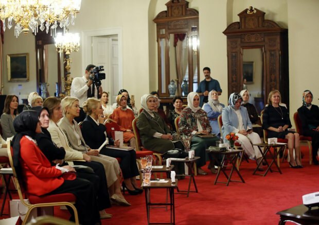 First Lady Erdoğan nam deel aan het interview in Dolmabahçe