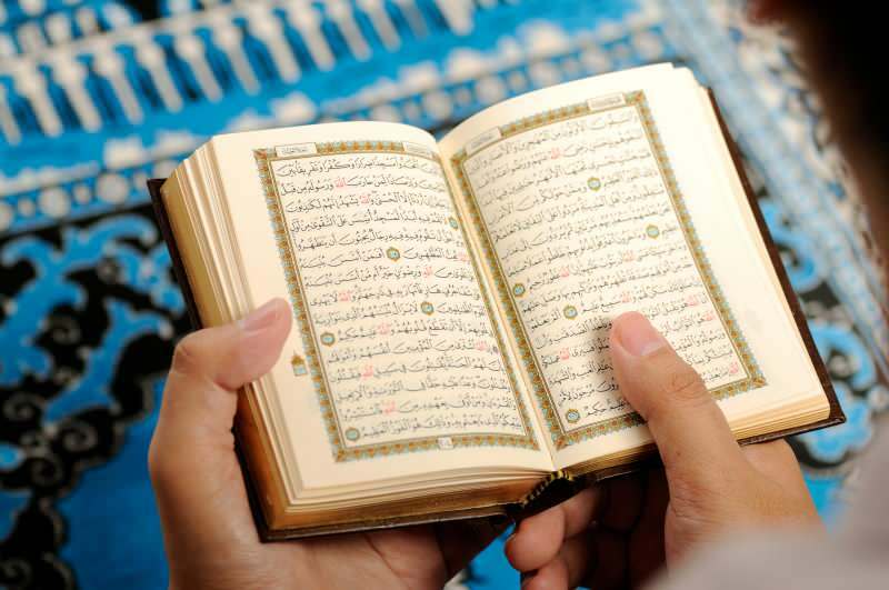 Hoe moet de Koran worden gelezen? Wat zijn de deugden van het lezen van de Koran?