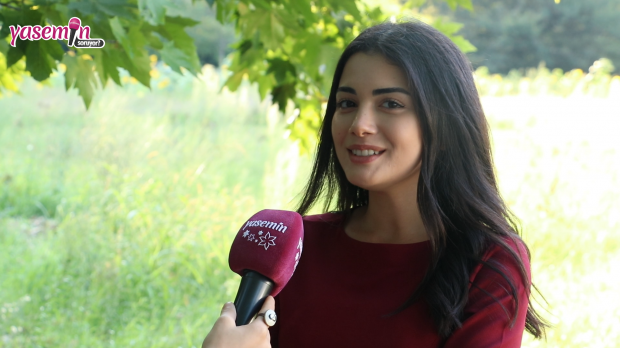 Özge Yağız vertelde Reyhan over de eedreeks! Kijk wie de jonge actrice wordt vergeleken met ...