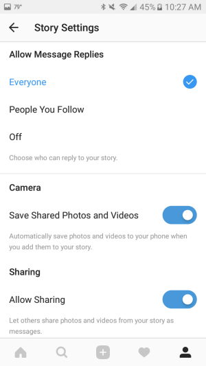 Gebruik instellingen om automatisch foto's en video's die u aan uw verhaal toevoegt, op uw smartphone op te slaan