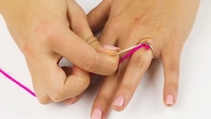 Hoe verwijder je de ring die vastzit in de vinger?