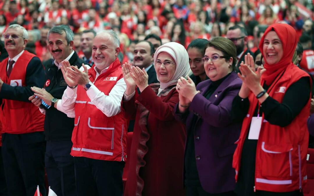 Emine Erdoğan sprak tijdens de Red Vest International Volunteering Award Ceremony