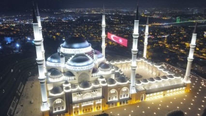 De laatste voorbereidingen zijn getroffen in de Çamlıca-moskee! De eerste adhan wordt donderdag voorgelezen