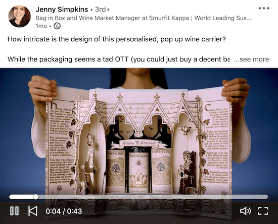 voorbeeld van een linkedin-video van Jenny Simpkins die laat zien hoe je de ingebouwde gedetailleerde verpakking van een wijnpakket kunt gebruiken om indruk te maken