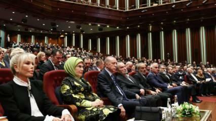 Emine Erdoğan feliciteerde de kunstenaars die de Presidential Culture and Art Award ontvingen