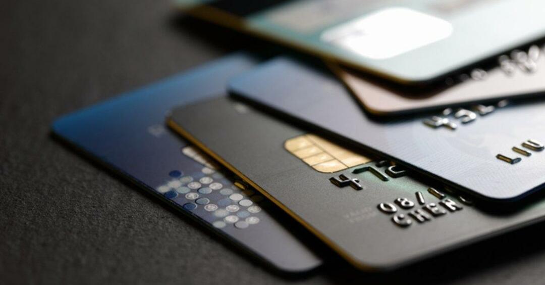 Hoe u een terugbetaling van creditcardkosten kunt krijgen