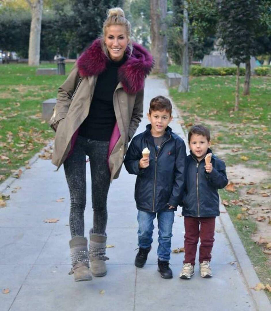 Çağla Şikel en haar kinderen