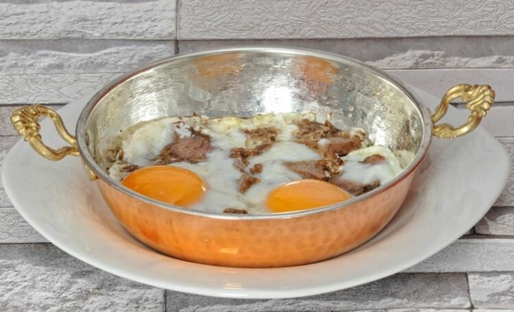 Eet geen geroosterde eieren als ontbijt!