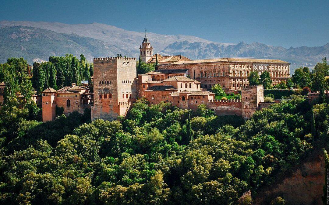 Waar is het Alhambra-paleis? In welk land staat het Alhambra Paleis? Legende van het Alhambra-paleis
