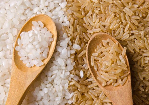 bruine rijst met witte rijst