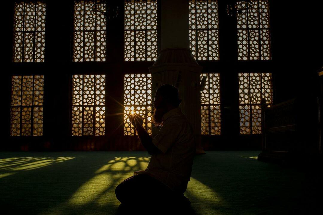 Is het mogelijk om in het donker te bidden? Is het toegestaan ​​om te bidden in een onverlichte omgeving?