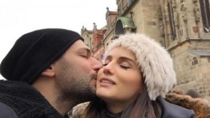 Romantisch huwelijksverjaardag bericht van Murat Yıldırım: Ik ben de gelukkigste persoon ter wereld