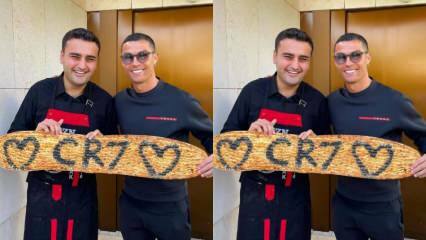 CZN Burak was gastheer van de wereldberoemde voetballer Ronaldo op zijn locatie in Dubai! Wie is CZN Burak?