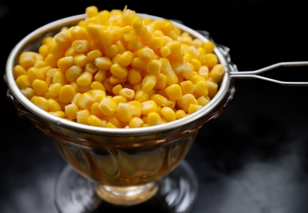 Hoe maak je thuis maïs in glazen? Wat is de truc?