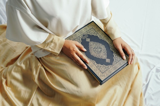 Wat is de beloning voor het lezen van Surah Kehf op vrijdag? Arabische uitspraak en deugden van Surat al-Kahf!