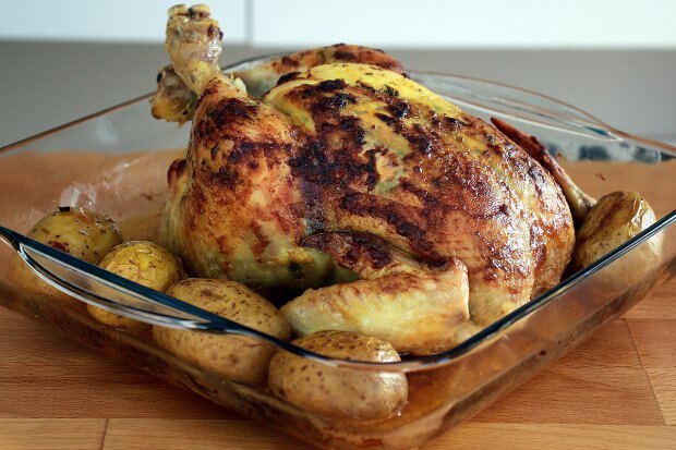 Hoe hele kip koken, wat zijn de trucs? Hele kip recept in heerlijke oven