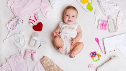 Waar moet bij het aankleden van een baby rekening mee worden gehouden?