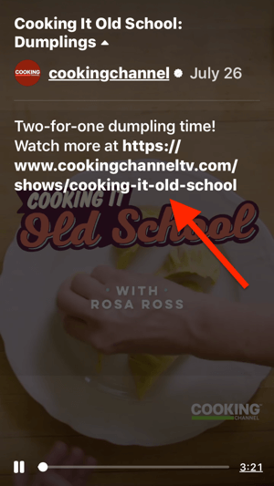Voorbeeld van een klikbare videolink in de beschrijving van Cooking It Old School's IGTV-aflevering 'Dumplings'.